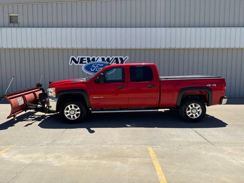 Used 2013 Chevrolet Silverado 3500 LT w/ Interior Plus Package AWD/4WD image 4