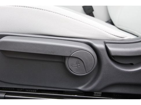Used 2026 Hyundai Kona SE FWD image 32