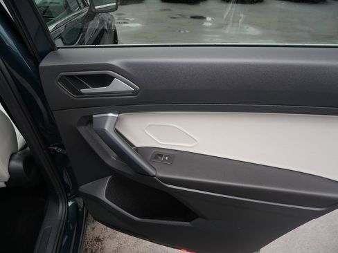 Used 2018 Volkswagen Tiguan SEL image 28