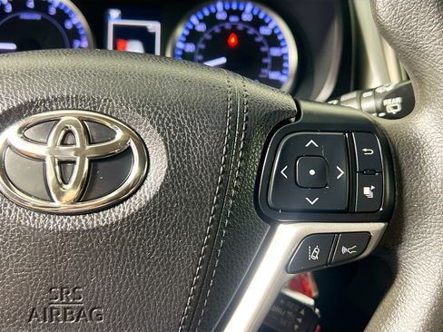 Used 2019 Toyota Highlander LE AWD/4WD image 19
