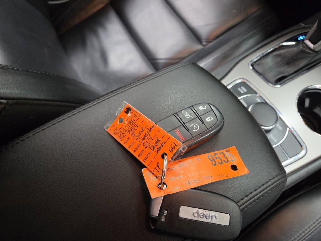 Used 2019 Jeep Grand Cherokee Limited AWD/4WD image 14
