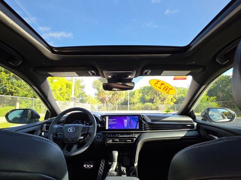 Used 2025 Toyota Camry XSE FWD image 4
