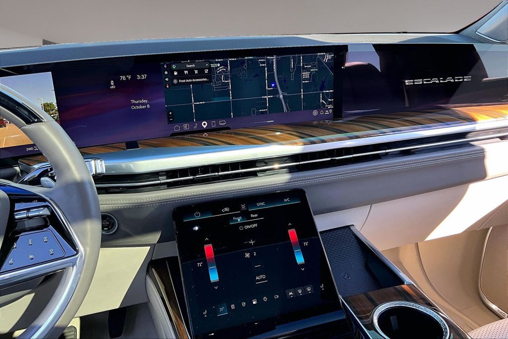 Certified 2025 Cadillac Escalade Premium Luxury Platinum w/ LPO, Floor Liner Package AWD/4WD image 6