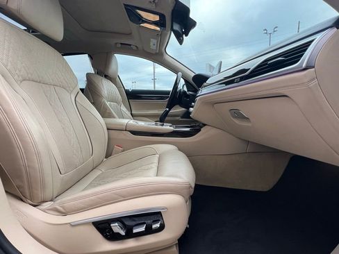 Used 2016 BMW 740i image 40