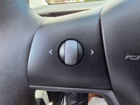 Used 2023 Tesla Model Y 2WD image 49