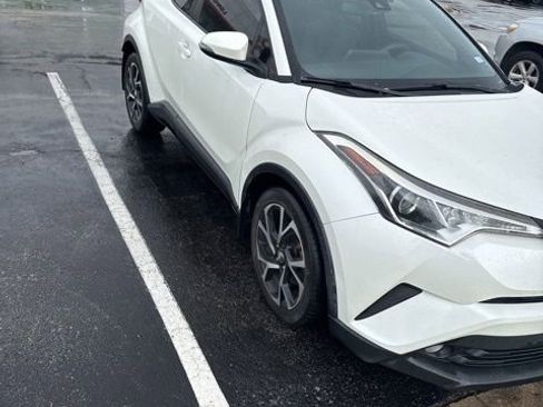 Used 2018 Toyota C-HR XLE FWD image 3