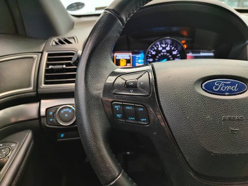 Used 2019 Ford Explorer XLT w/ Equipment Group 202A AWD/4WD image 12