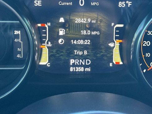 Used 2020 Jeep Wrangler Unlimited Sahara AWD/4WD image 22