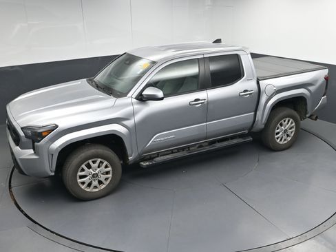 Certified 2025 Toyota Tacoma SR5 image 36