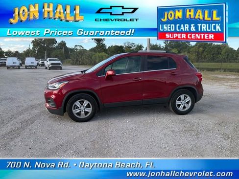 Used 2019 Chevrolet Trax LT w/ LT Convenience Package image 4