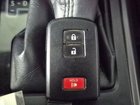 Used 2017 Toyota Tacoma TRD Sport image 27