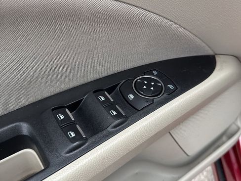 Used 2019 Ford Fusion SE image 12