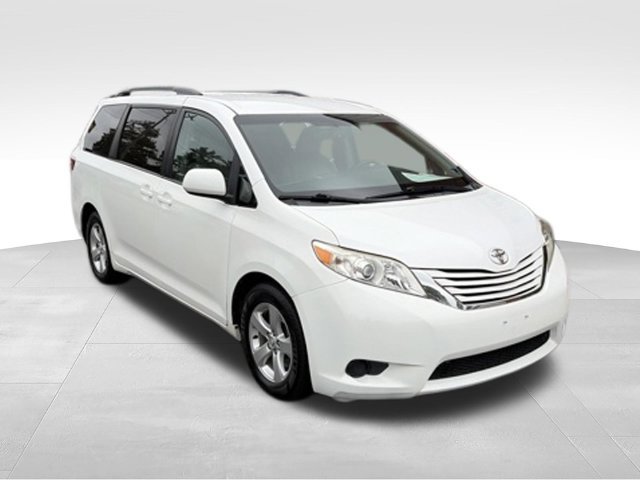 Used 2016 Toyota Sienna LE FWD image 38