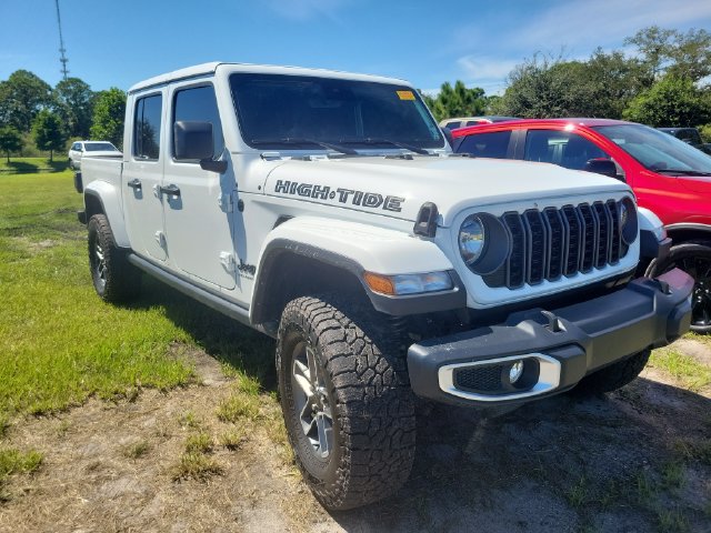 Used 2025 Jeep Gladiator Sport AWD/4WD image 2