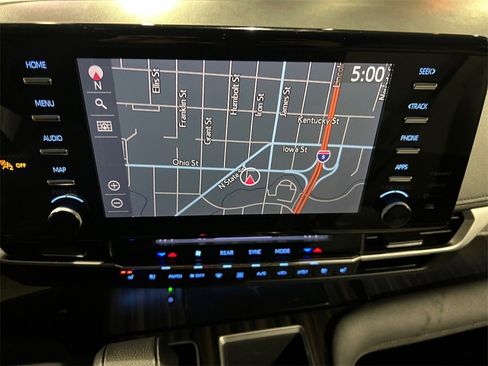 Used 2021 Toyota Sienna Limited image 33