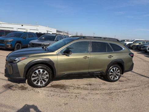 Used 2025 Subaru Outback Limited image 2