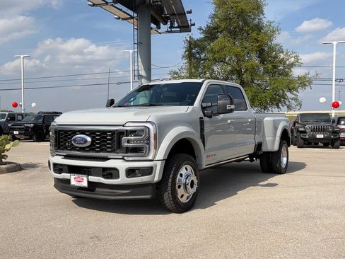 Used 2026 Ford F450 Platinum w/ FX4 Off-Road Package AWD/4WD image 7