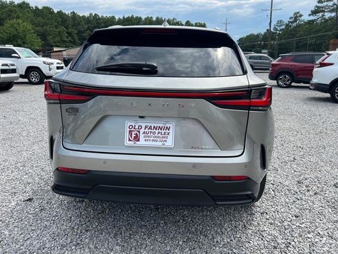 Used 2025 Lexus NX 250 FWD w/ Towing Package (2000 Lbs) image 9