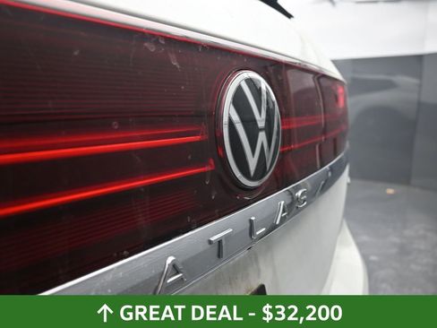 Used 2025 Volkswagen Atlas SE image 17