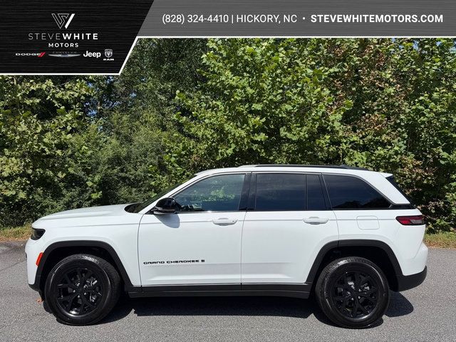 Used 2026 Jeep Grand Cherokee Altitude AWD/4WD image 1