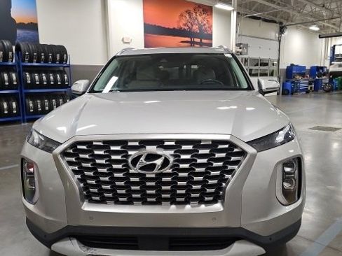Used 2022 Hyundai Palisade SEL w/ Premium Package image 3
