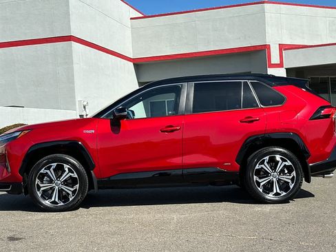 Used 2023 Toyota RAV4 XSE w/ Weather Package image 9