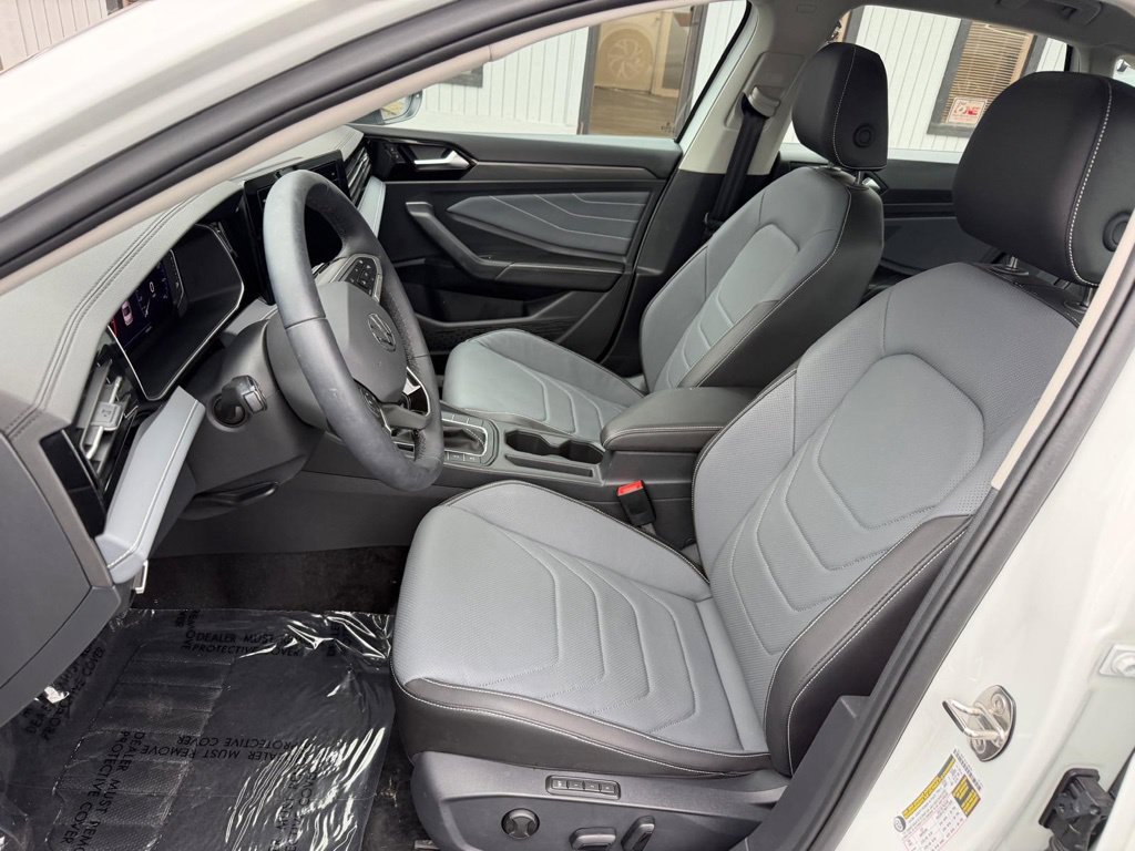 Used 2025 Volkswagen Jetta SEL FWD image 16