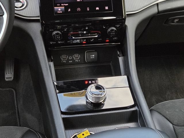 Used 2025 Jeep Grand Cherokee Altitude AWD/4WD image 18