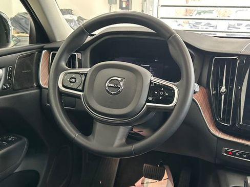 Certified 2023 Volvo XC60 B5 Plus image 24