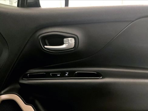 Used 2017 Jeep Renegade Trailhawk image 23