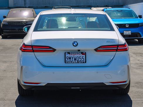 Used 2024 BMW 530i w/ Convenience Package RWD image 8