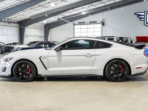Used 2019 Ford Mustang Shelby GT350R w/ GT350R Equipment Group 920A image 3
