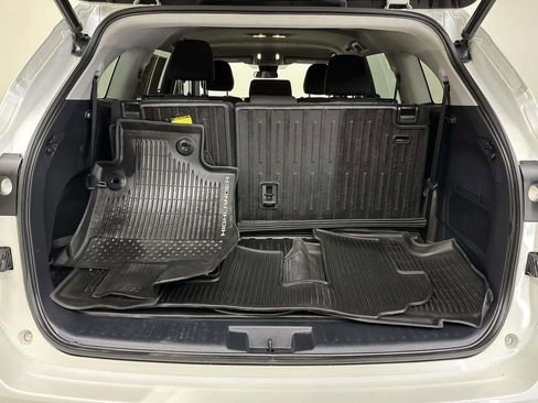 Used 2020 Toyota Highlander LE image 15