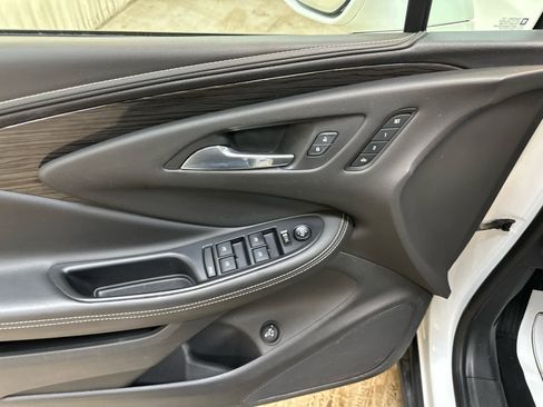 Used 2017 Buick Envision Essence image 25