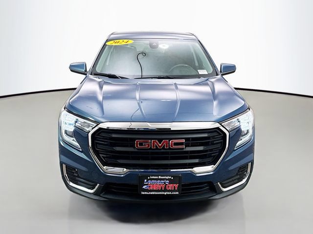 Used 2024 GMC Terrain SLE FWD image 2