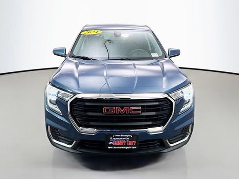 Used 2024 GMC Terrain SLE FWD image 2