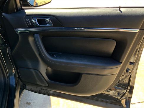 Used 2014 Lincoln MKS FWD image 11