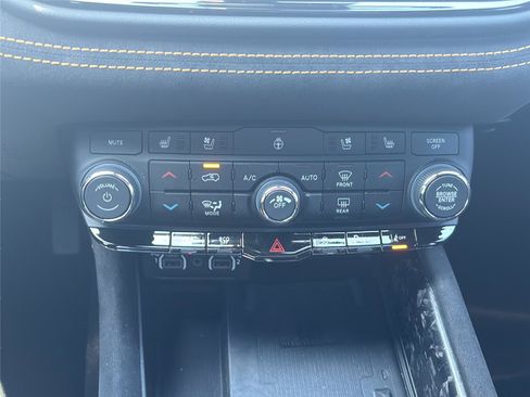 Used 2023 Dodge Durango R/T w/ Hemi Orange Plus Package AWD/4WD image 17