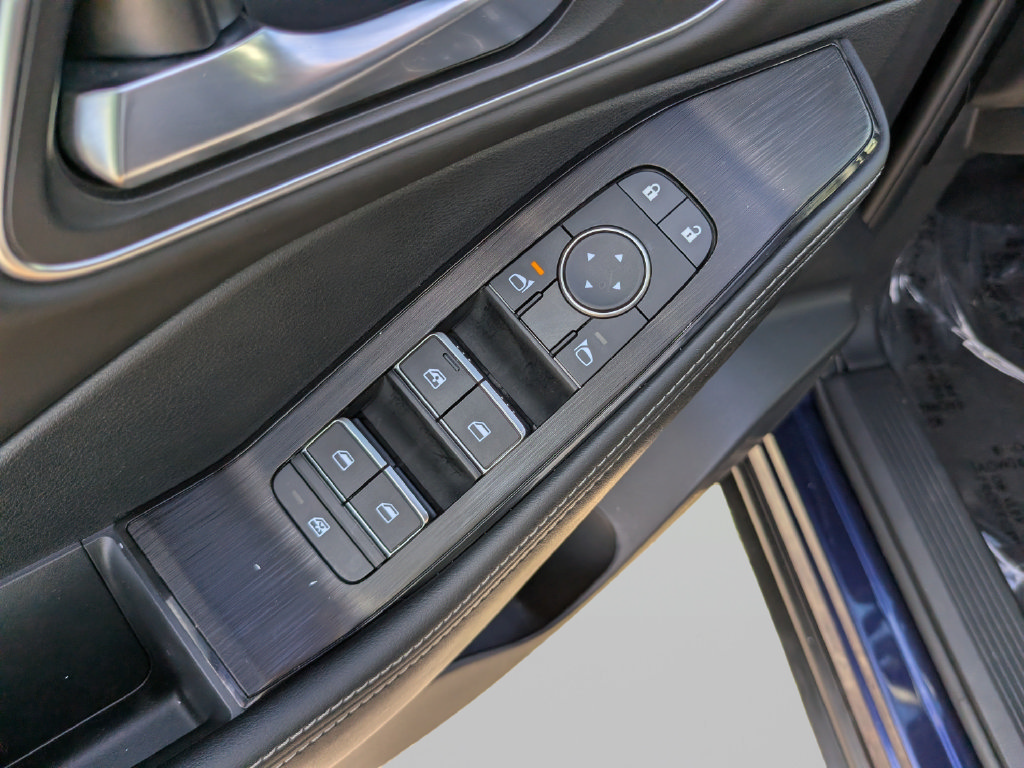Used 2025 Nissan Rogue Platinum FWD image 18