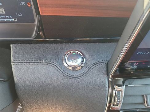 Used 2024 Lincoln Navigator Premiere image 38