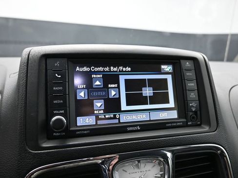 Used 2016 Chrysler Town & Country Touring-L w/ Driver Convenience Group image 23