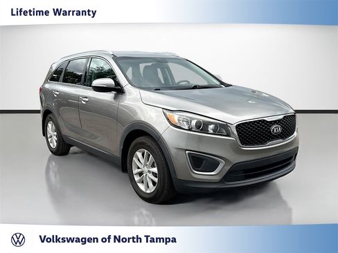 Used 2017 Kia Sorento FWD image 1