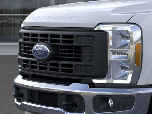 New 2025 Ford F250 XL w/ XL Chrome Package RWD image 17