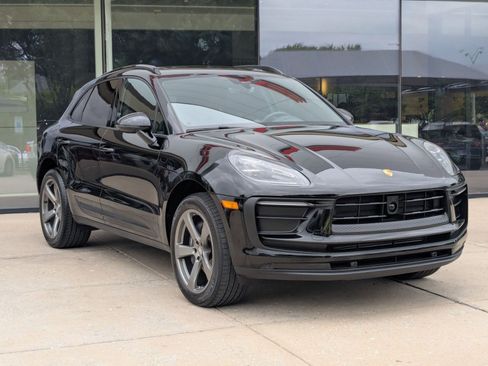 Certified 2025 Porsche Macan AWD/4WD image 7