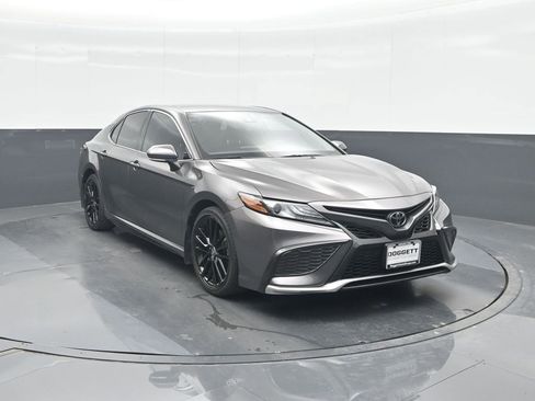 Used 2021 Toyota Camry XSE FWD image 8