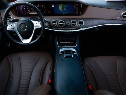 Used 2019 Mercedes-Benz S 560 Sedan image 2