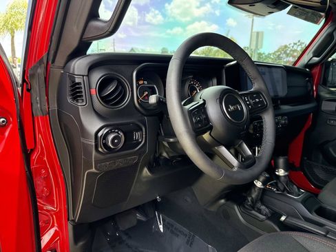 Used 2026 Jeep Wrangler Unlimited Rubicon AWD/4WD image 17