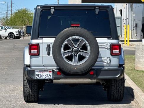 Used 2022 Jeep Wrangler Unlimited Sahara AWD/4WD image 4