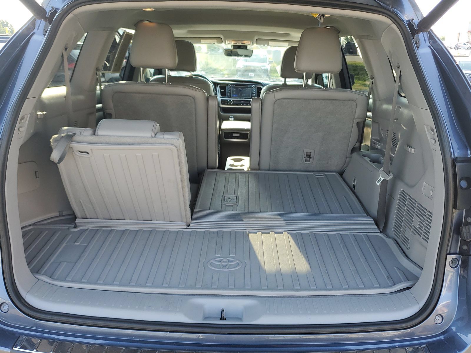 Used 2018 Toyota Highlander Limited AWD/4WD image 9
