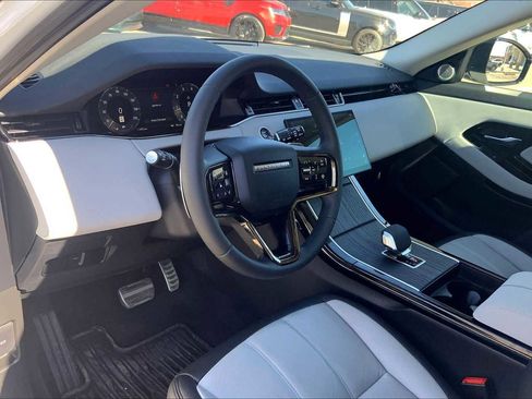 Used 2025 Land Rover Range Rover Evoque Dynamic SE image 16